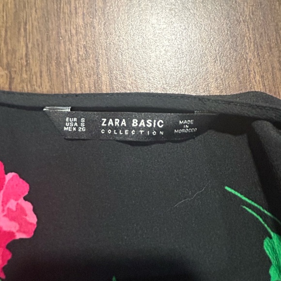 ZARA Floral Wrap Blouse black with floral pattern size small - Picture 5 of 6